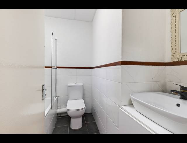 1 BEDROOM APARTMENT FOR SALE IN BRYANSTON